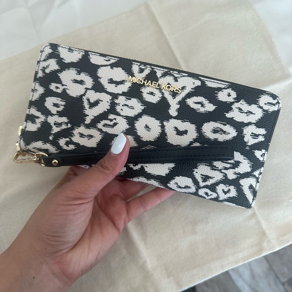 New MICHAEL MICHAEL KORS Large Logo Continental black / ivory - Picture 1 of 8